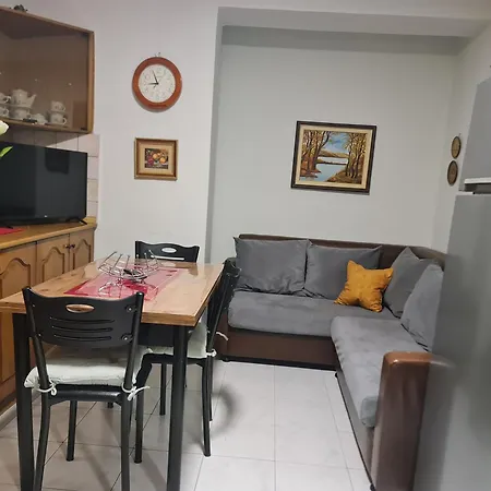 Dani Two Bedroom In Center Of